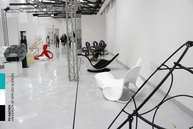 Ausstellung Stuhl, Form, Skulptur