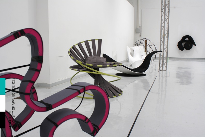 Ausstellung Stuhl, Form, Skulptur